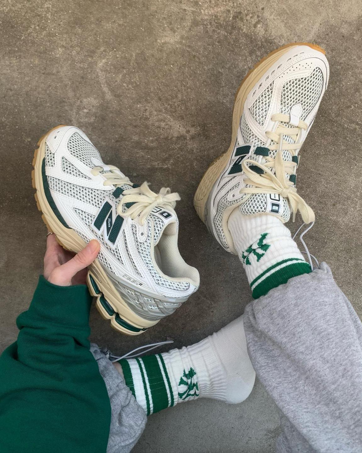 소라언니🩶🖤러블리룩+뉴발
뉴발란스 1906R👟데일리로 편하고 힙한 포인트@따라해 🙌🏻 이미지6