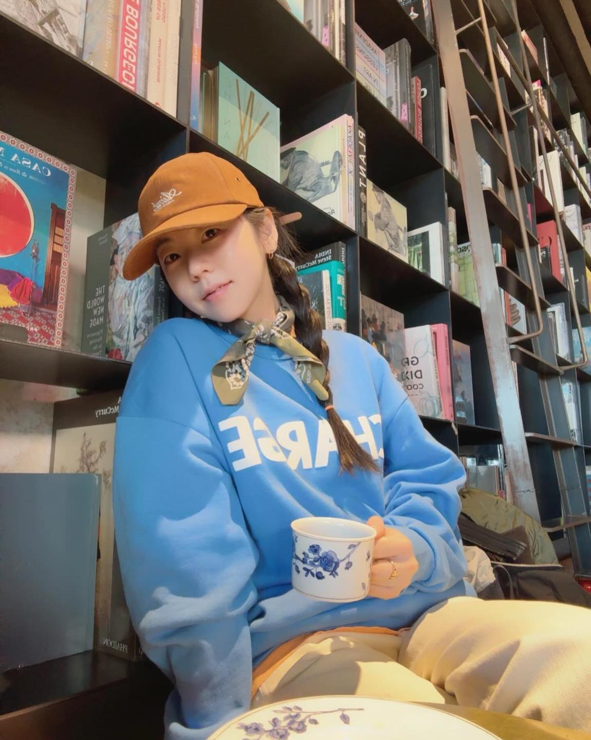 쌀쌀한 봄날씨엔 스카프 더하기☺️ 이미지8