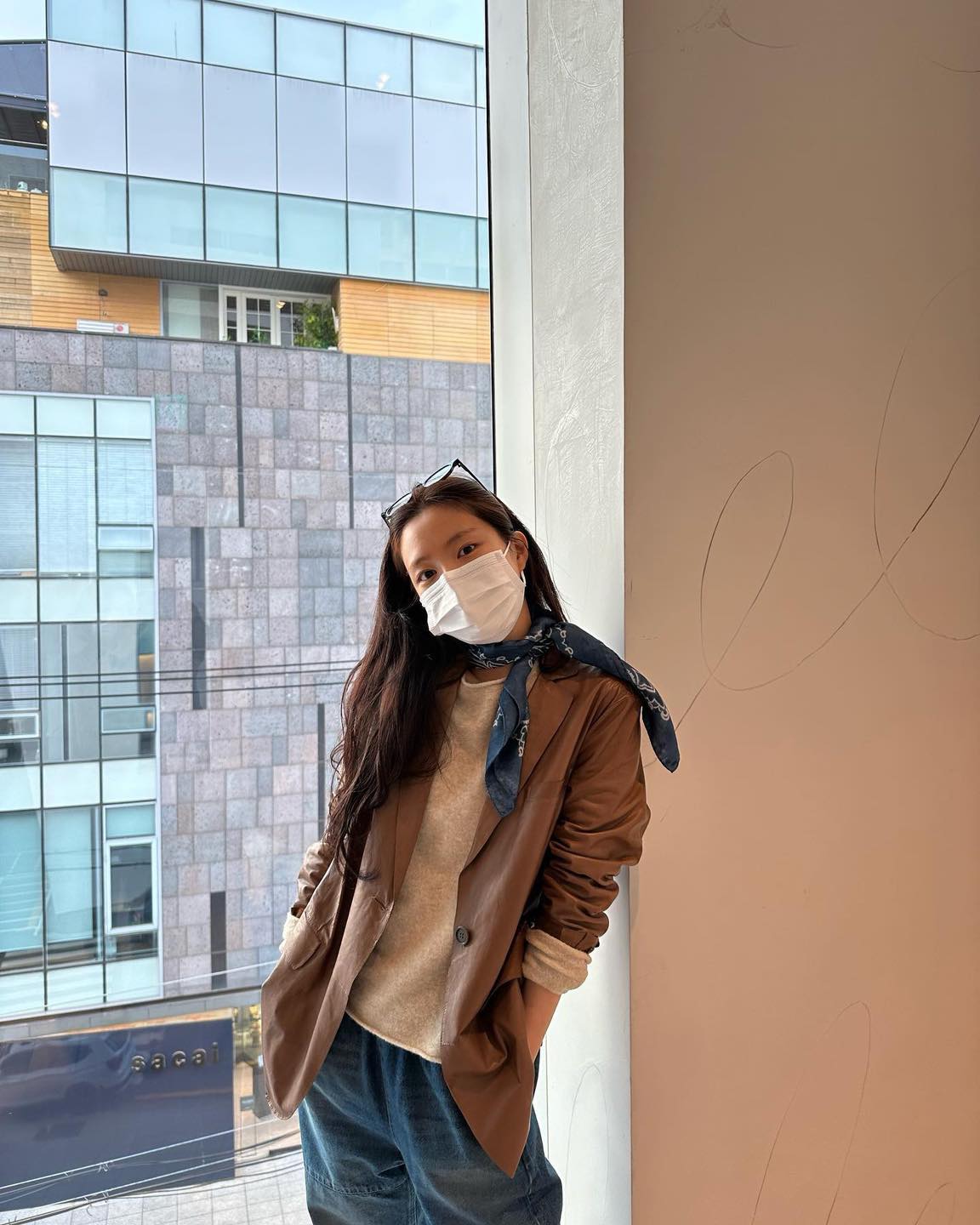 쌀쌀한 봄날씨엔 스카프 더하기☺️ 이미지