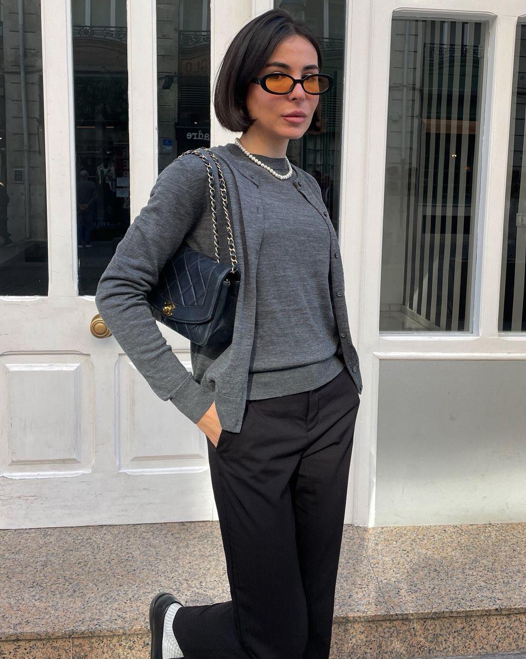 그레이 가디건 스타일링 꿀팁🩶
고민되는 그레이 가디건과 하의 조합은 이렇게📝@저장
1. 그레이 가디건 + 블랙 미니스커트
2. 그레이 가디건 + 중청 데님 팬츠
3. 그레이 가디건 + 블랙 슬랙스
4. 그레이 가디건 + 화이트 슬랙스
5. 그레이 가디건 + 그레이 슬랙스 이미지6