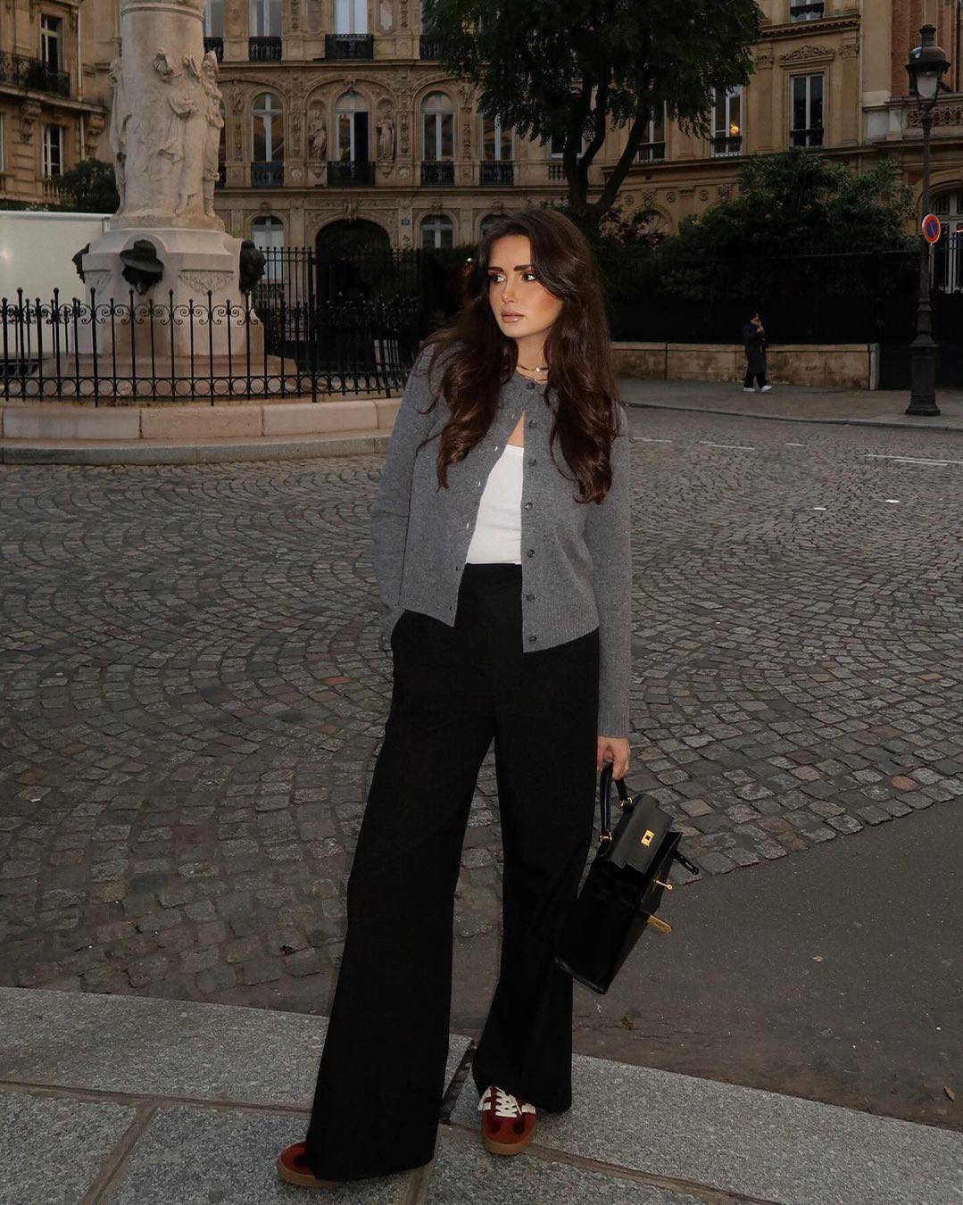 그레이 가디건 스타일링 꿀팁🩶
고민되는 그레이 가디건과 하의 조합은 이렇게📝@저장
1. 그레이 가디건 + 블랙 미니스커트
2. 그레이 가디건 + 중청 데님 팬츠
3. 그레이 가디건 + 블랙 슬랙스
4. 그레이 가디건 + 화이트 슬랙스
5. 그레이 가디건 + 그레이 슬랙스 이미지5