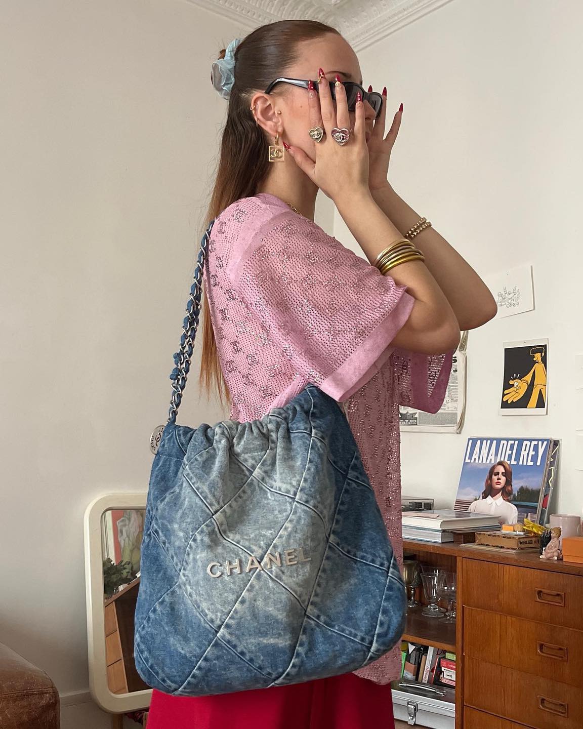 셀럽들의 샤넬 22백 컬러 픽🩵💙
송하윤, 손나은, 서현, 제니의 봄 시즌 데님백👖 @빈티지무드 이미지9
