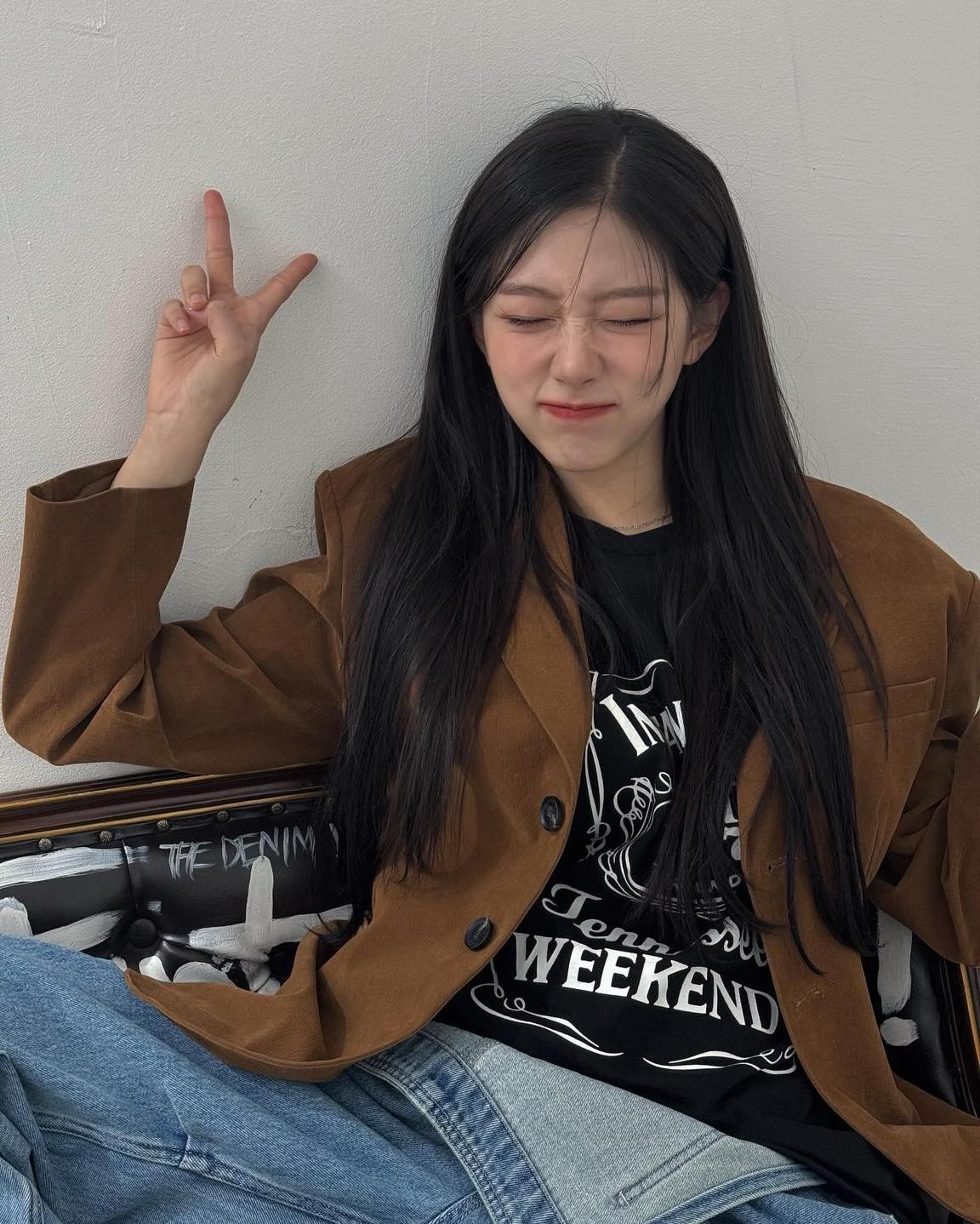 올봄 셀럽들 옷장 속 필수템🤎
브라운 스웨이드 자켓🧥 지금 날씨에 딱 어울리는 트렌드템✔️ 이미지