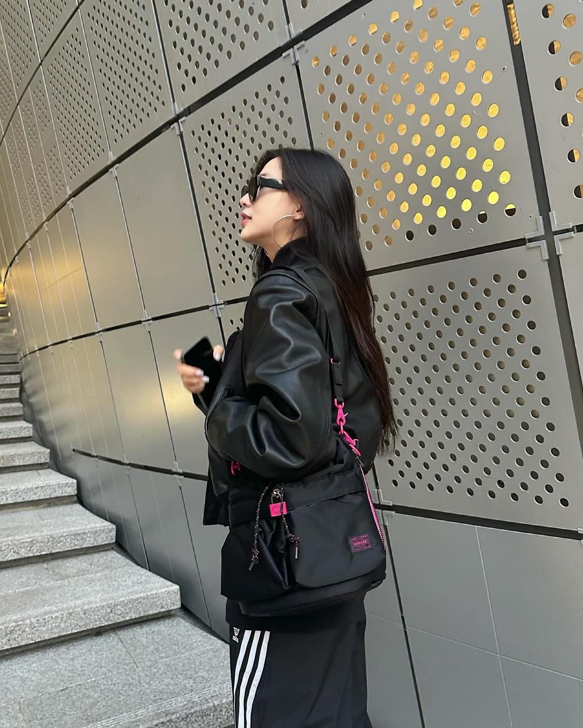 원마일웨어로 좋은 아디다스🖤🤍
올봄 스포티룩 완성시켜 줄 아이다스 필수템 3가지 추천☑️

1. 아디다스 바람막이

2. 아디다스 트랙탑

3. 아디다스 트랙 팬츠 이미지8