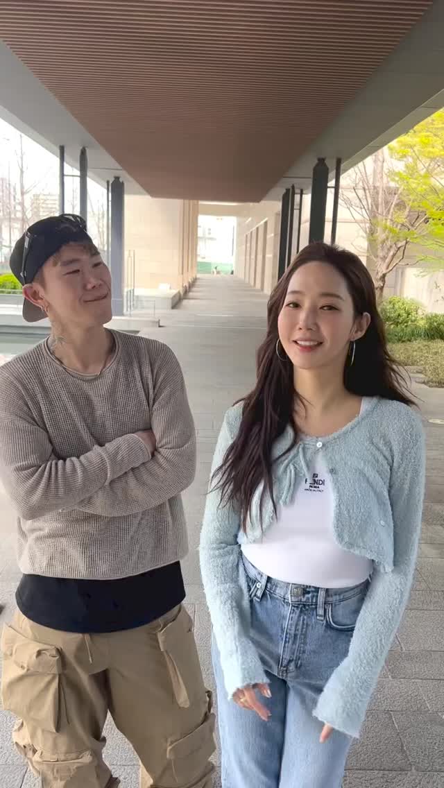 청량한 박민영에 슈퍼 이끌림🩵
춤도 잘 추는 민영언니🤟🏻살랑 부는 봄바람에 가디건 코디 찰떡✨ 이미지