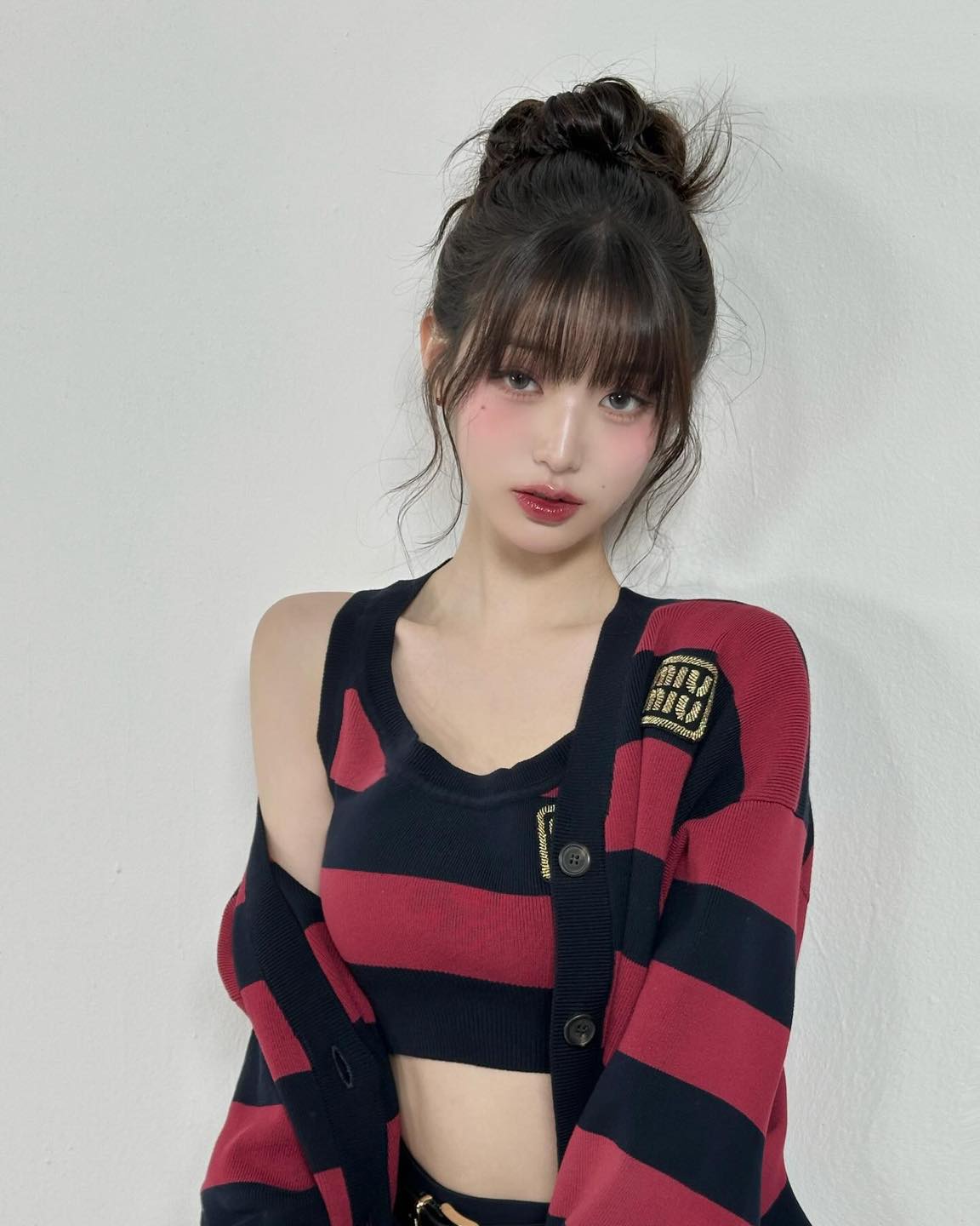 핑크 메이크업으로 생기 더하기🌸
핑크 색조만 사용한 메이크업🩷 글로시립까지 더하면 완성💄 이미지