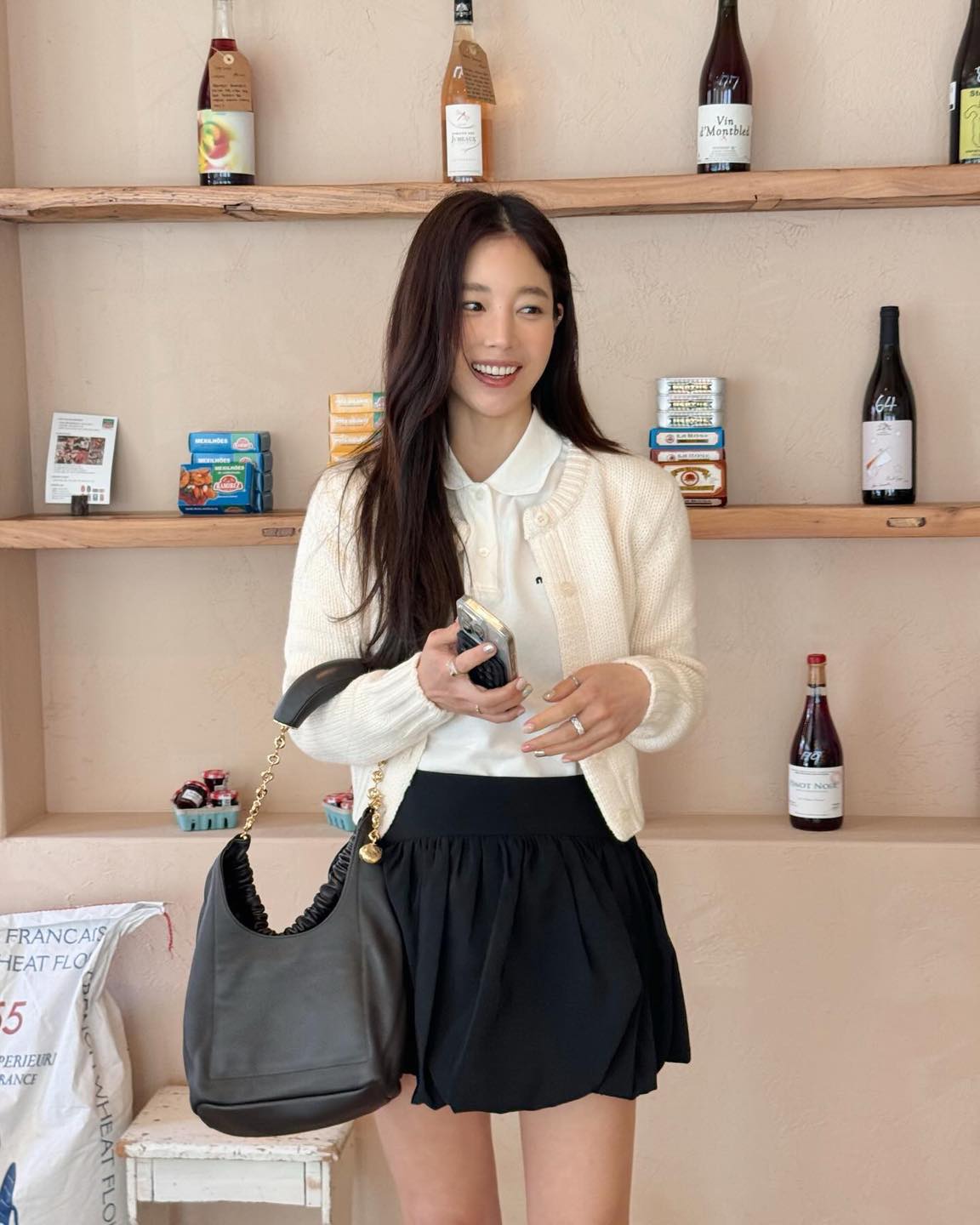 핫한 벌룬스커트 코디법 3가지🎈
올봄 트렌드템 벌룬스커트 스타일링 이렇게만 따라해요❤️🤍
1. 니트와 함께 매치하여 캐주얼한 봄 코디
2. 자켓과 함께 매치하여 시크한 봄 코디
3. 가디건과 함께 매치하여 러블리한 봄 코디 이미지7