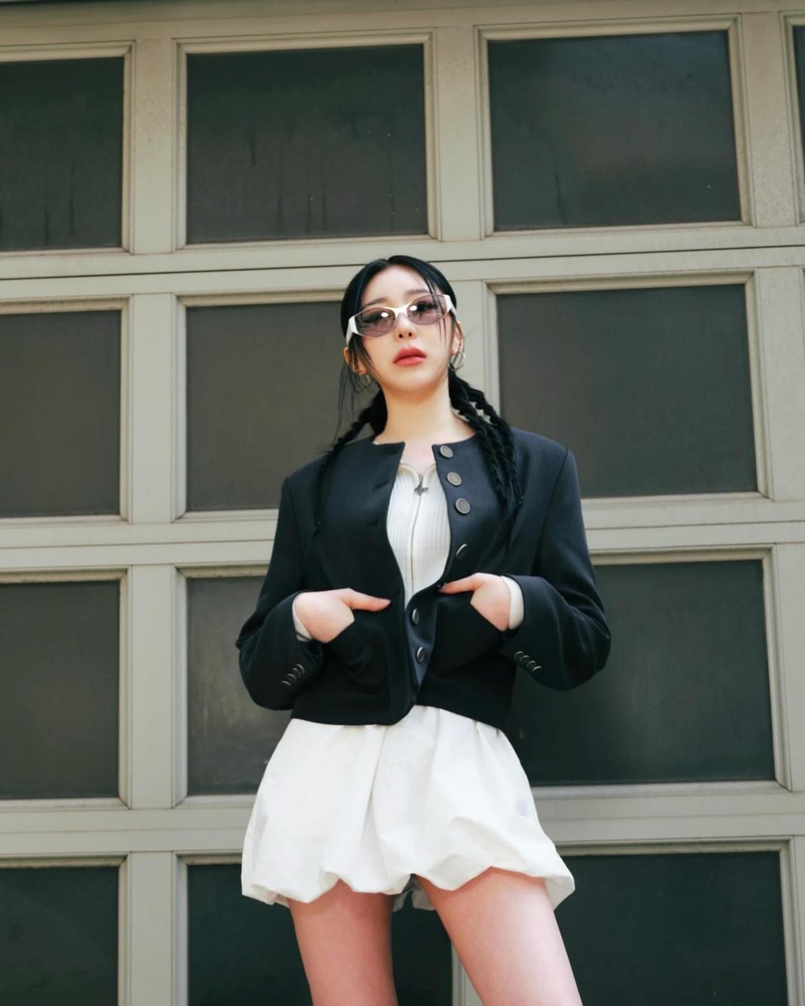 핫한 벌룬스커트 코디법 3가지🎈
올봄 트렌드템 벌룬스커트 스타일링 이렇게만 따라해요❤️🤍
1. 니트와 함께 매치하여 캐주얼한 봄 코디
2. 자켓과 함께 매치하여 시크한 봄 코디
3. 가디건과 함께 매치하여 러블리한 봄 코디 이미지6