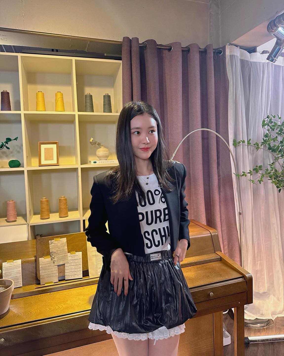 핫한 벌룬스커트 코디법 3가지🎈
올봄 트렌드템 벌룬스커트 스타일링 이렇게만 따라해요❤️🤍
1. 니트와 함께 매치하여 캐주얼한 봄 코디
2. 자켓과 함께 매치하여 시크한 봄 코디
3. 가디건과 함께 매치하여 러블리한 봄 코디 이미지5