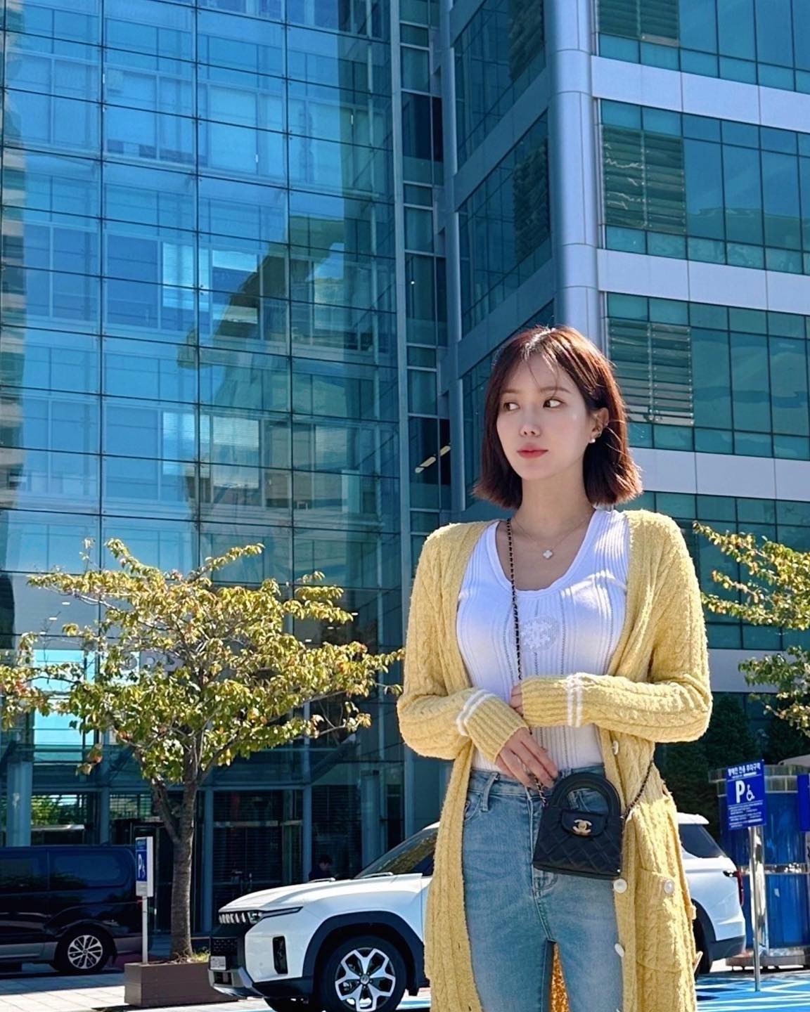 셀럽들의 샤넬 블랙 미니백🖤✨
봄이니까 미니멀한 포인트템 챙겨야지😘역시 클래식한 샤넬 이미지