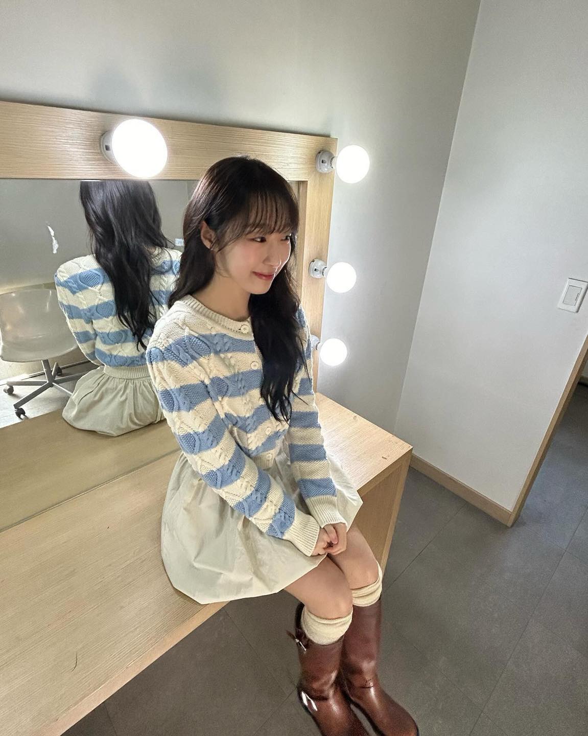 핫한 벌룬스커트 코디법 3가지🎈
올봄 트렌드템 벌룬스커트 스타일링 이렇게만 따라해요❤️🤍
1. 니트와 함께 매치하여 캐주얼한 봄 코디
2. 자켓과 함께 매치하여 시크한 봄 코디
3. 가디건과 함께 매치하여 러블리한 봄 코디 이미지9