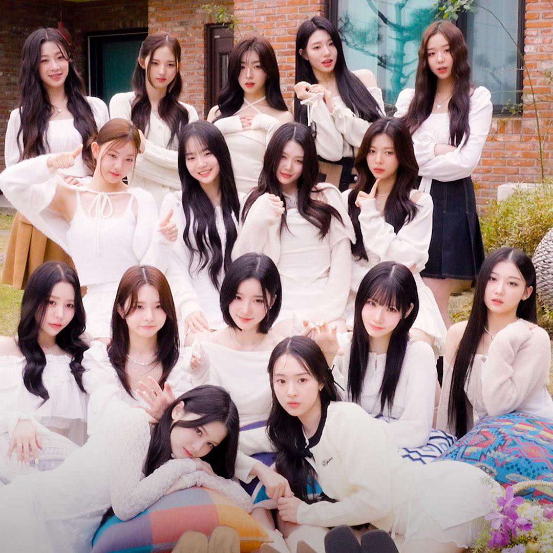 걸그룹 멤버가 24명😲트리플에스

모드하우스 소속 24인조 걸그룹 트리플에스(tripleS)가 마지막 멤버인 'S24' 지서연을 공개하며 완전체 모습을 드러냈습니다. 트리플에스는 2022년 5월부터 멤버를 차례로 공개하며 다양한 조합의 유닛인 '디멘션' 형태로 활동을 이어왔는데요. 24명의 인원인 만큼 2001년생부터 2010년생까지의 다양한 나이대와 한국, 일본, 중국, 대만, 태국 등 다국적 멤버로 구성되어 있죠.

한편 트리플에스는 팬들이 직접 콘텐츠 제작 과정에 영향력을 행사할 수 있는 '팬 참여형' 걸그룹으로서, 팬들의 투표를 통해 '걸스 네버 다이' 곡을 완전체 앨범 타이틀곡으로 확정했습니다.  이미지3