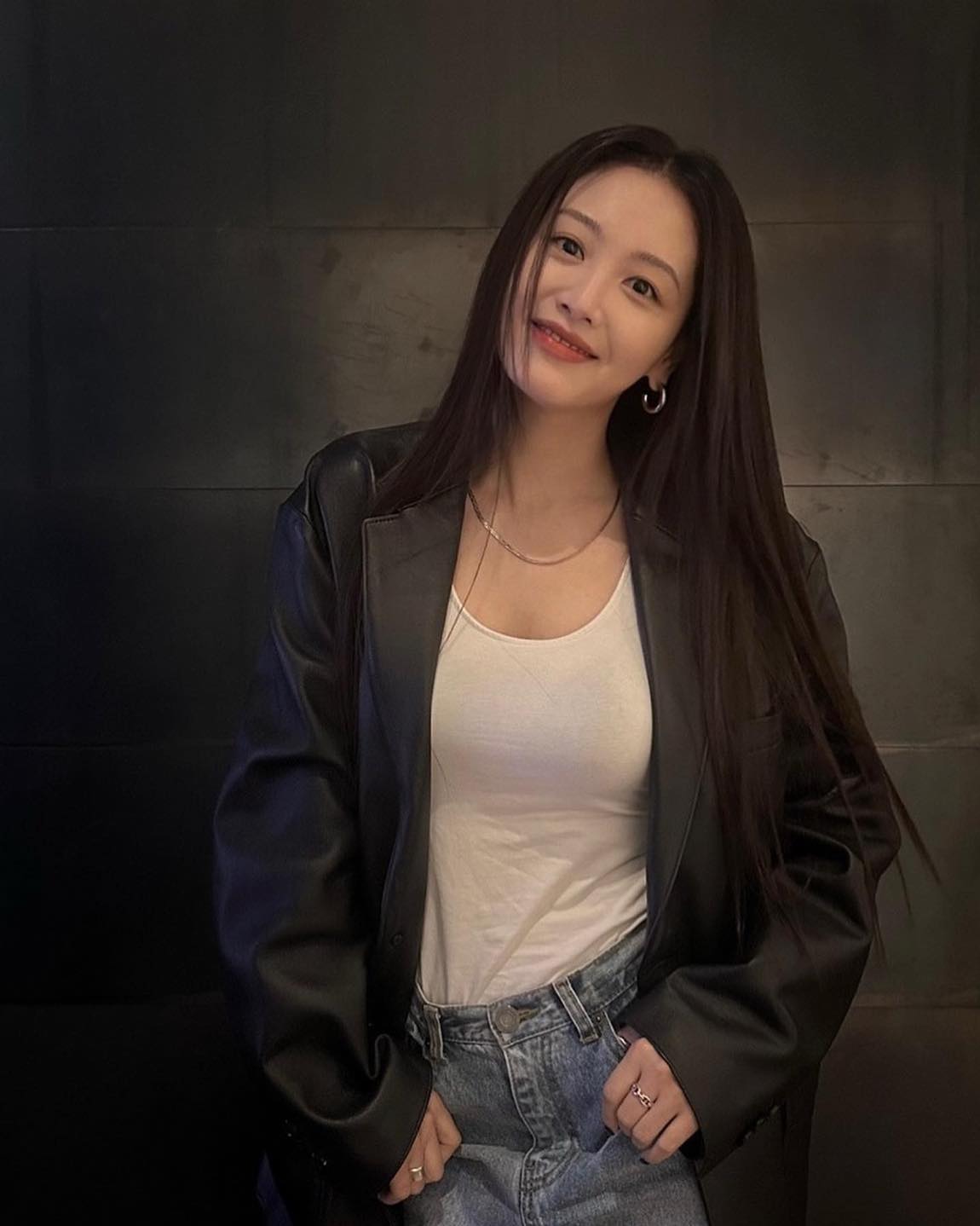 블랙 자켓으로 알찬 봄코디🖤🤍 이미지