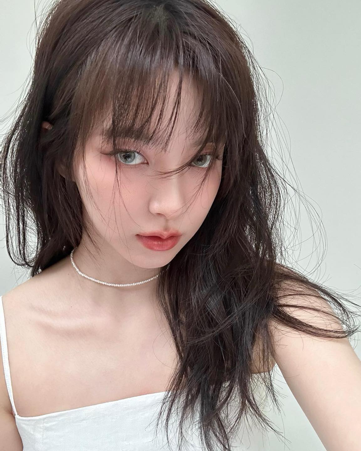 회색 렌즈와 찰떡인 핑크립💋🩶
채도 낮은 핑크 톤으로 분위기 더하기🩰 셀럽 메이크업@따라해 이미지10