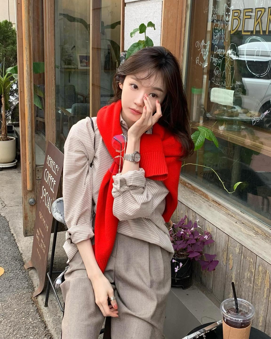 발색 이쁘다는 강민경 네일💅🏻
포트레♥️ 봄에 잘 어울리는 수채화 느낌의 네일 컬러🎨 @이뻐 이미지8