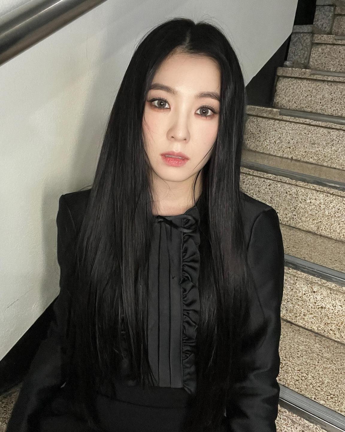 회색 렌즈와 찰떡인 핑크립💋🩶
채도 낮은 핑크 톤으로 분위기 더하기🩰 셀럽 메이크업@따라해 이미지9