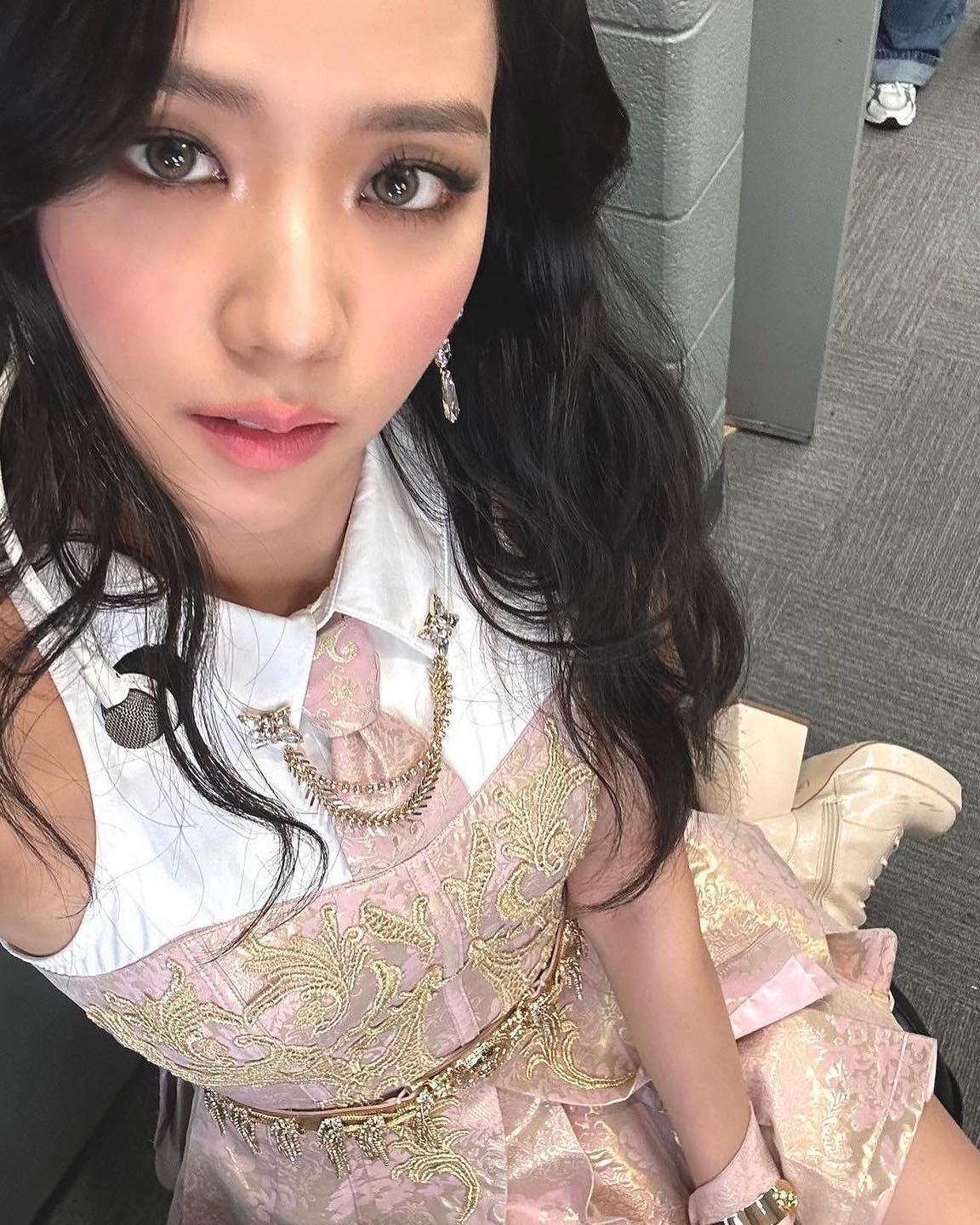 회색 렌즈와 찰떡인 핑크립💋🩶
채도 낮은 핑크 톤으로 분위기 더하기🩰 셀럽 메이크업@따라해 이미지3