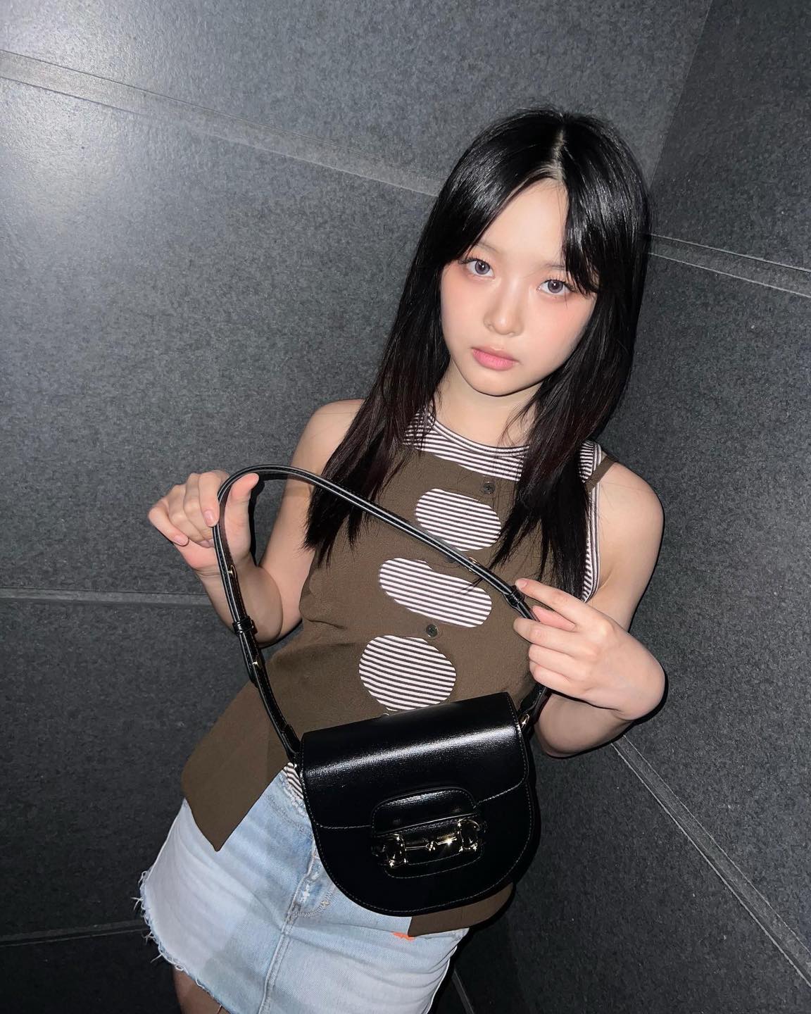 회색 렌즈와 찰떡인 핑크립💋🩶
채도 낮은 핑크 톤으로 분위기 더하기🩰 셀럽 메이크업@따라해 이미지4
