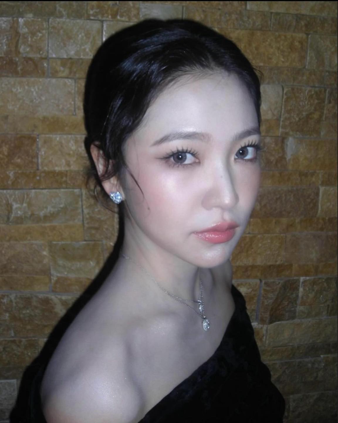 회색 렌즈와 찰떡인 핑크립💋🩶
채도 낮은 핑크 톤으로 분위기 더하기🩰 셀럽 메이크업@따라해 이미지2