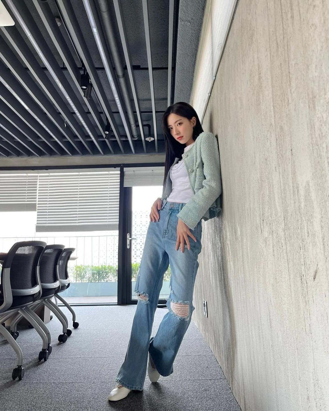 늘씬해 보이는 숏자켓&슬림진🖤 이미지