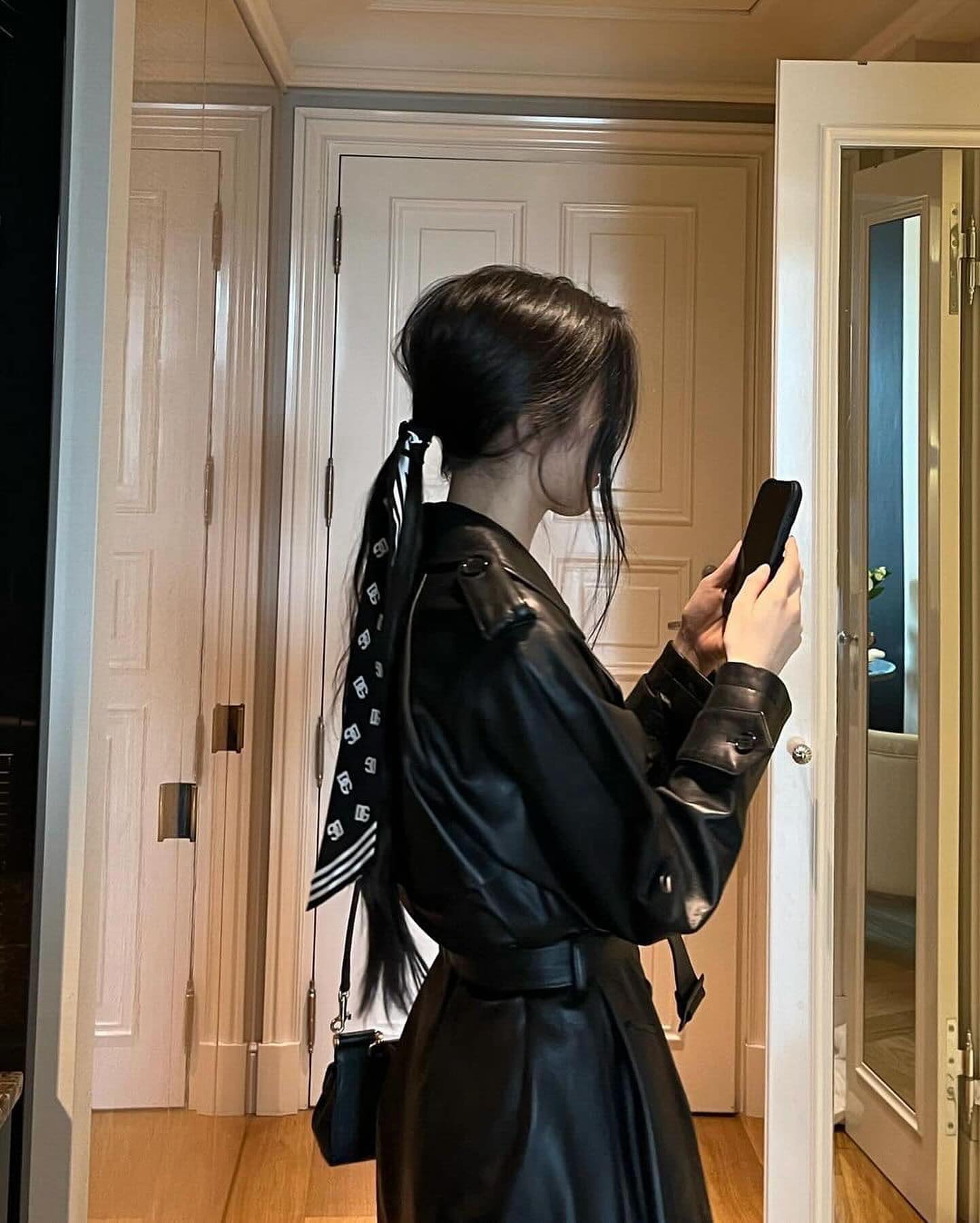 봄헤어 포인트로 스카프 활용🪄 이미지8