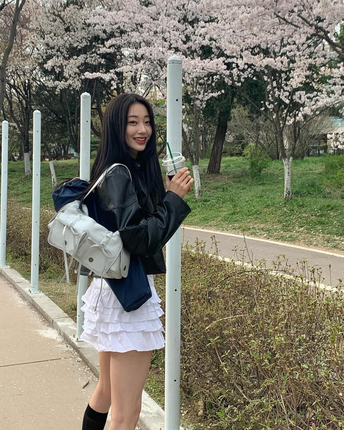 경리가 애정하는 봄 데일리 백🤍
리본 포인트의 아크네 스튜디오 멀티 포켓 백👜🎀 235만 원 이미지
