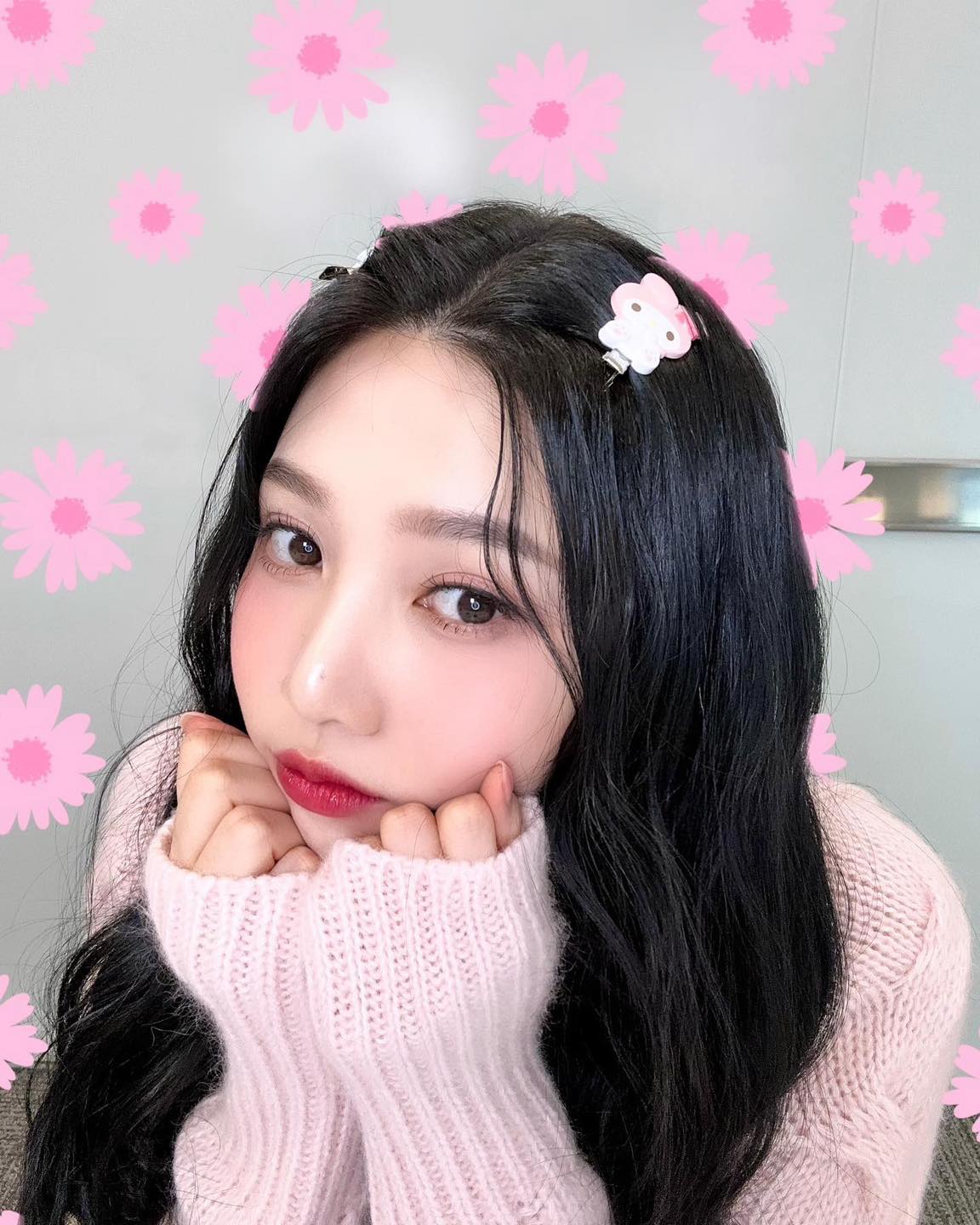 조이의 키치한 헤어핀 스타일링💝 이미지