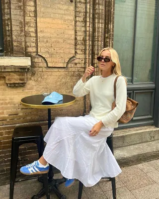 흰색 롱스커트와 찰떡인 슈즈🤍👟
페미닌한 스커트룩에 힙 한 방울 더하는 봄코디🌸@참고해✔️
1. 아디다스 가젤
2. 오니츠카 타이거 멕시코 66
3. 컨버스 하이
4. 버켄스탁 보스턴 이미지