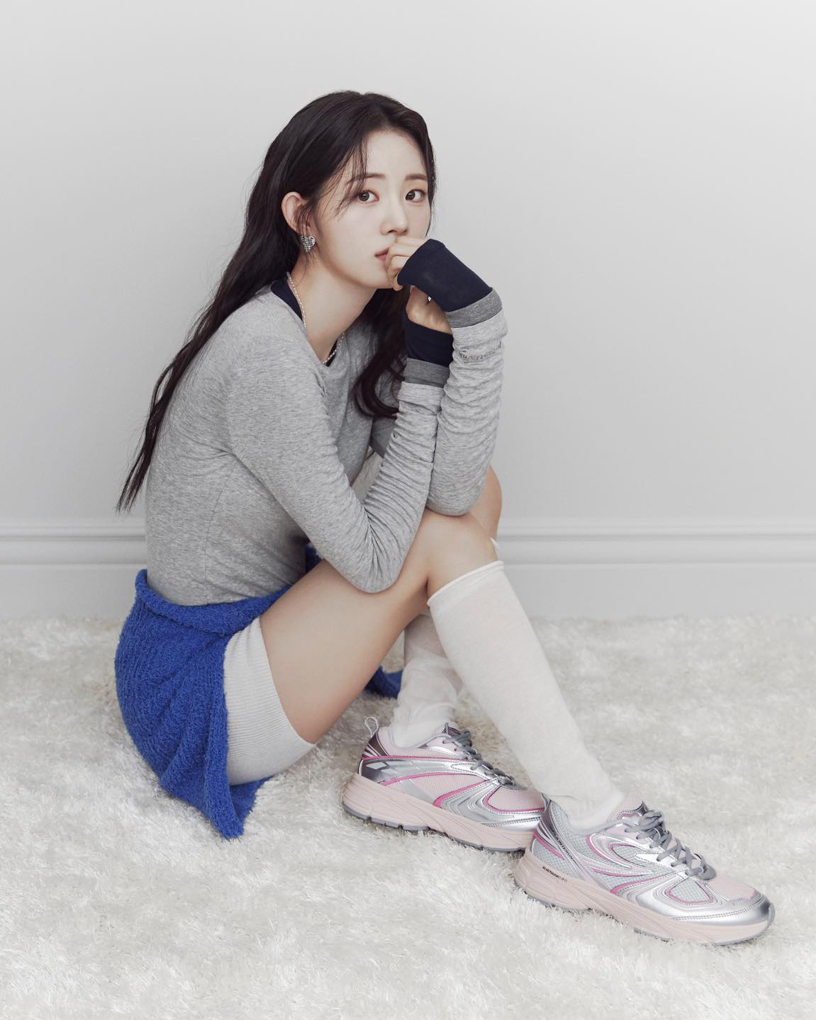 전여빈&신시아의 핑크 운동화🩷
품절대란템 휠라 인터런👟이거 신고 @벚꽃보러가자🌸 #광고 이미지4