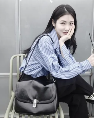 빅백 활용🖤💖신예은 @봄코디법 이미지