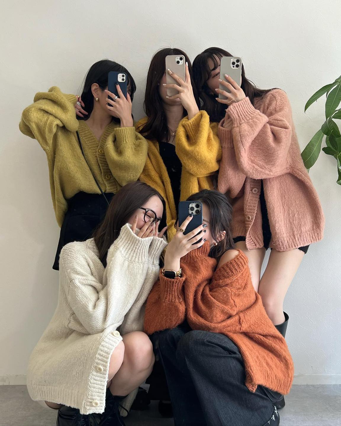 친구들이랑 니트 시밀러룩🌸🌈
요즘 날씨 단독으로 입기 좋아🧶✨ 나들이룩으로 추천 @모여 이미지