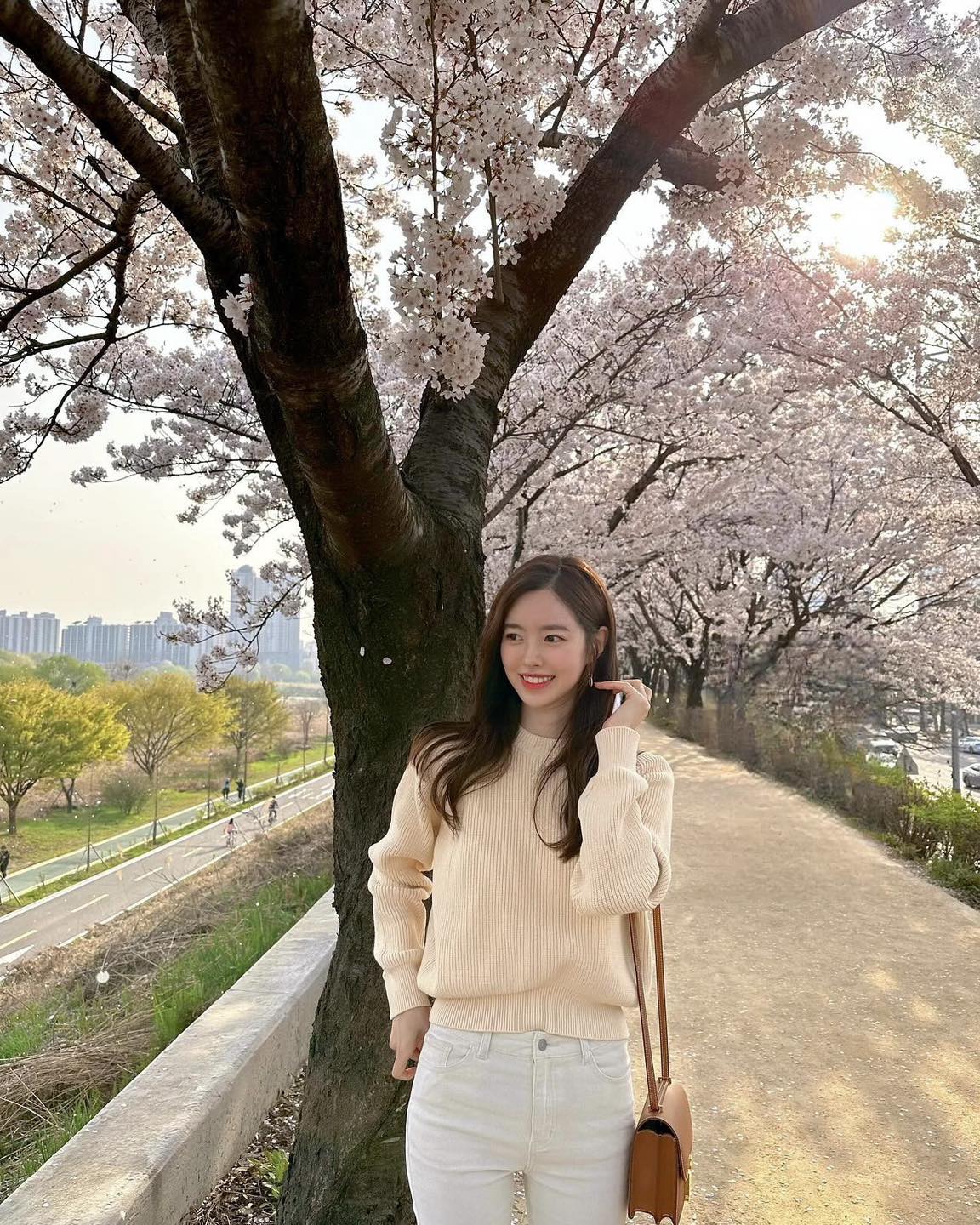 진세연의 봄니트 스타일링🌼🤍
무드에 따라 러블리부터 힙한 캐주얼 스타일링까지🙌 이쁘다💛 이미지1