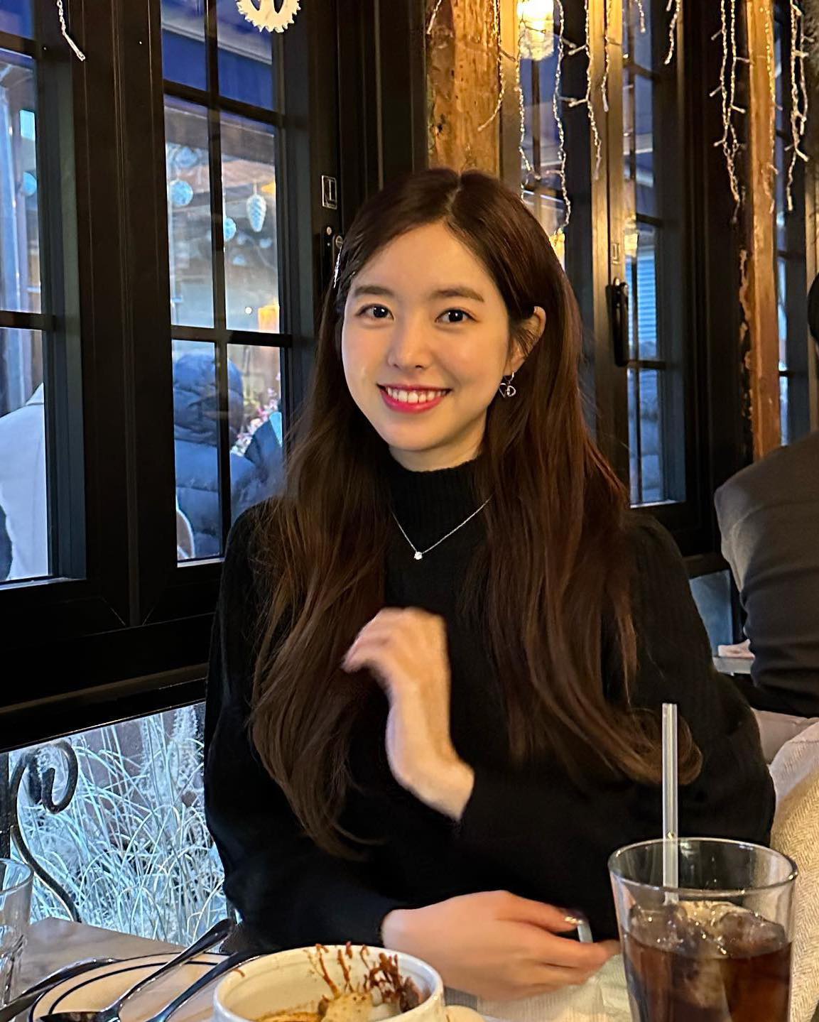 진세연의 봄니트 스타일링🌼🤍
무드에 따라 러블리부터 힙한 캐주얼 스타일링까지🙌 이쁘다💛 이미지2