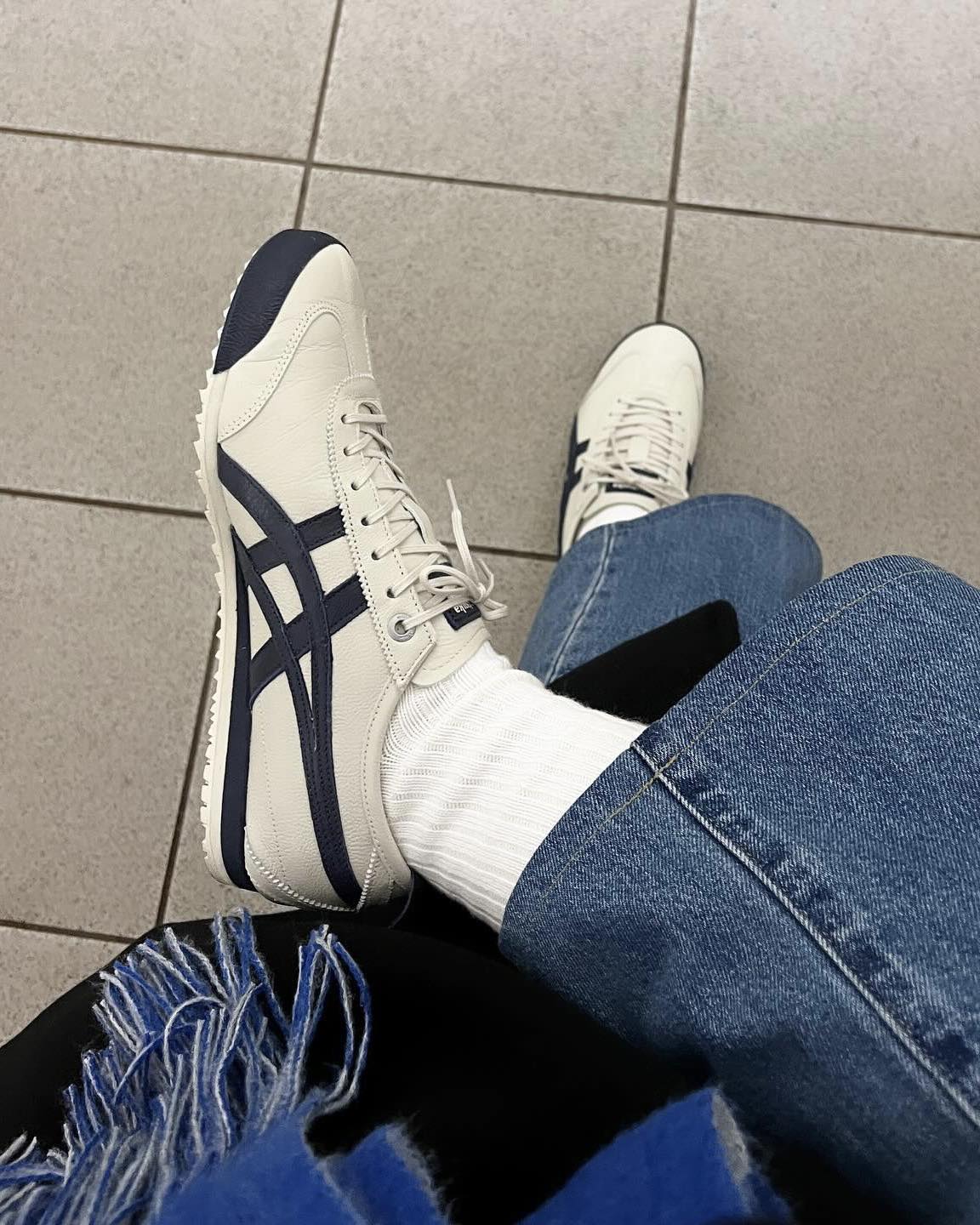 데님과 잘 어울리는 스니커즈👟💙
올봄 데님과 찰떡인 브랜드 4가지 신발 추천🌸

1. 오니츠카 타이거 멕시코 66 

2. 컨버스 하이

3. 아디다스 삼바 

4. 나이키 코르테즈 이미지