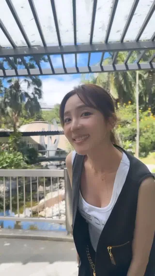 산다라&민지👯♀️언니들 마닐라 여행에서 스탭 챌린지🖤 신발이 눈에 띄네?👀
민지 착용 : 푸마 스피드캣 LS 블랙 화이트
산다라박 착용 : 킨 재스퍼 락스 SP 스니커즈 베이지 이미지