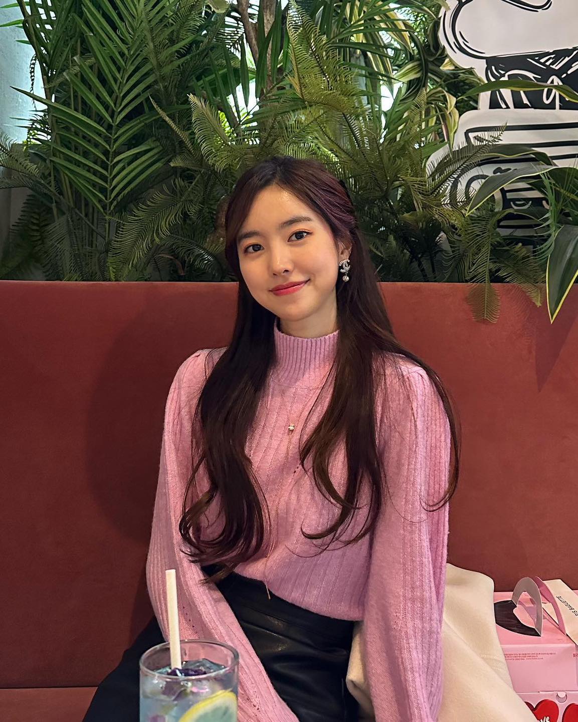진세연의 봄니트 스타일링🌼🤍
무드에 따라 러블리부터 힙한 캐주얼 스타일링까지🙌 이쁘다💛 이미지5