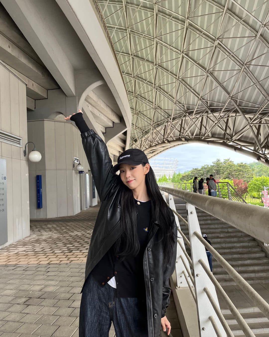 슈프림 캠프캡은 블랙으로🖤 이미지