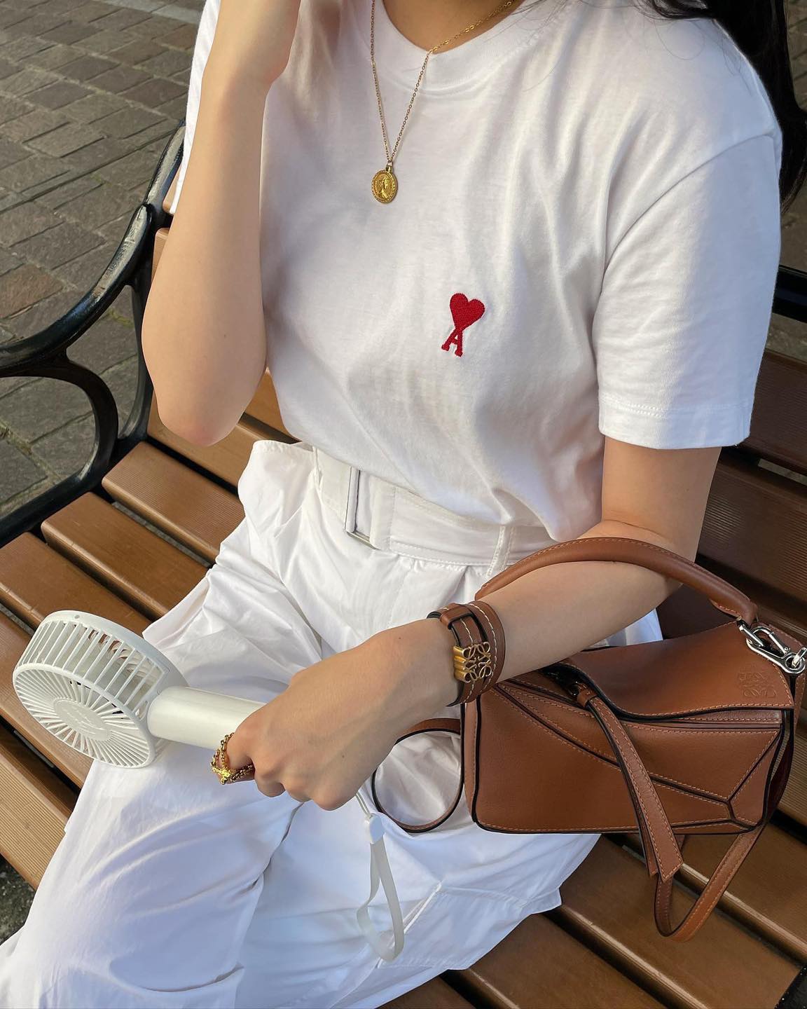 더워지는 날씨 반팔 준비해야지☀️
심플 로고부터 그래픽 포인트✔️ 브랜드 반팔 리스트📑 @참고 

1. 아미, 스몰 하트 로고 티셔츠 화이트

2. 스투시, 스탁 서울 티셔츠 블랙

3. 아페쎄, 루마담 파리 반팔티셔츠

4. 가니, 릴렉스드 펀 버니 티셔츠 브라이트 화이트

5. 아디다스, 3-스트라이프 슬림 티셔츠 블루

6. 꼼데가르송, 플레이 레드 하트 티셔츠 화이트

7. 메종 키츠네, 더블 폭스 헤드 패치 클래식 티셔츠 앤트러사이트 이미지