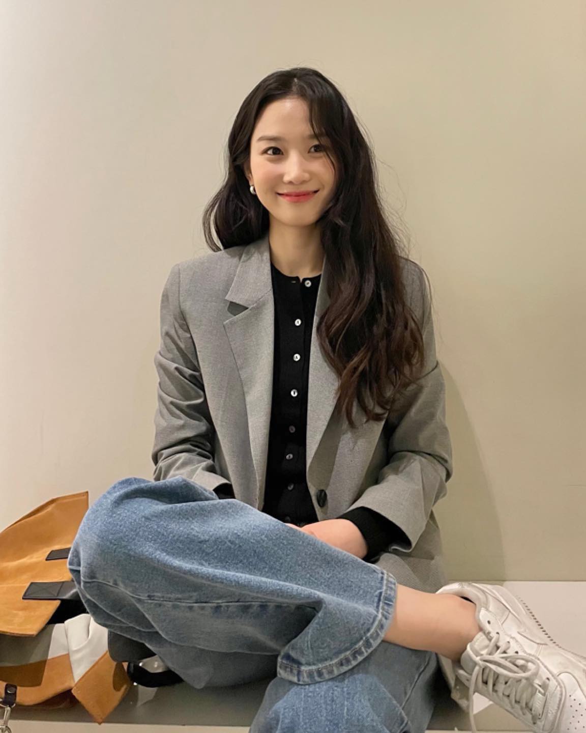 회색 블레이저로 시크 봄코디🩶 이미지2