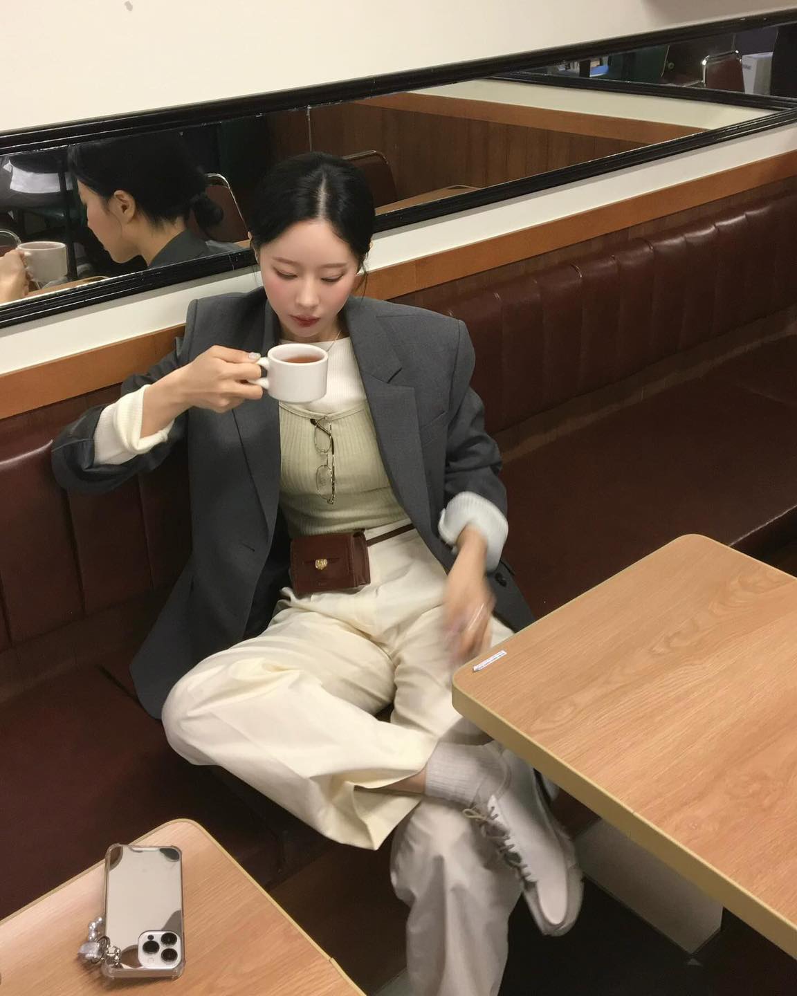회색 블레이저로 시크 봄코디🩶 이미지4