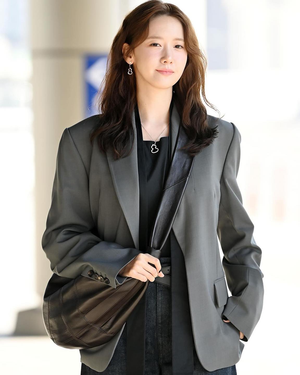 회색 블레이저로 시크 봄코디🩶 이미지3