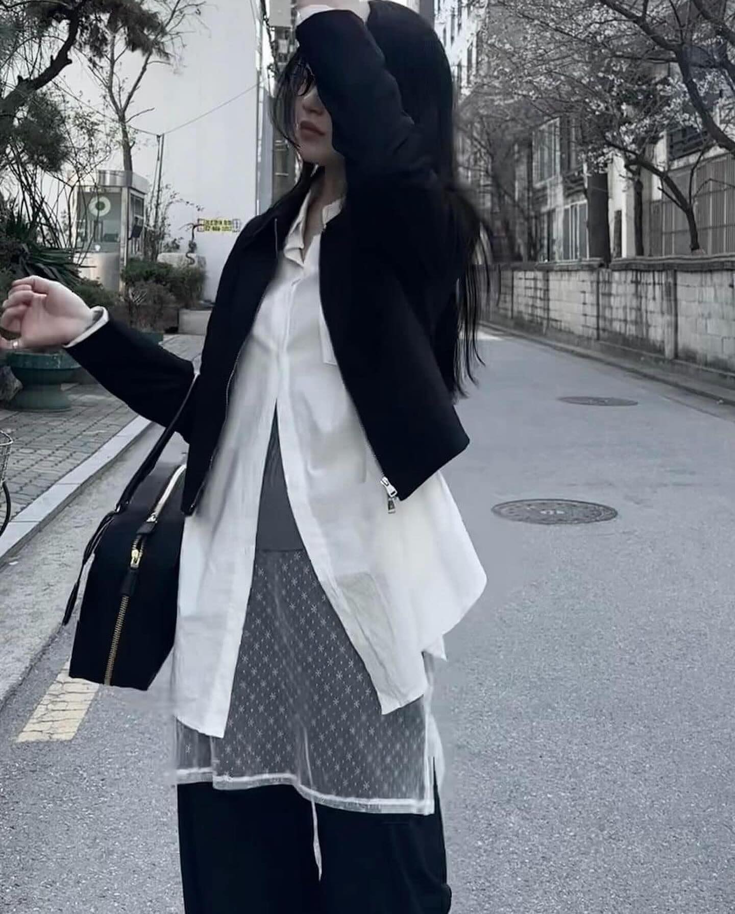 올봄 필수템은 화이트 시스루🤍
바지에 레이어드 스타일링으로 트렌디한 포인트✔️@따라해🙌🏻 이미지4