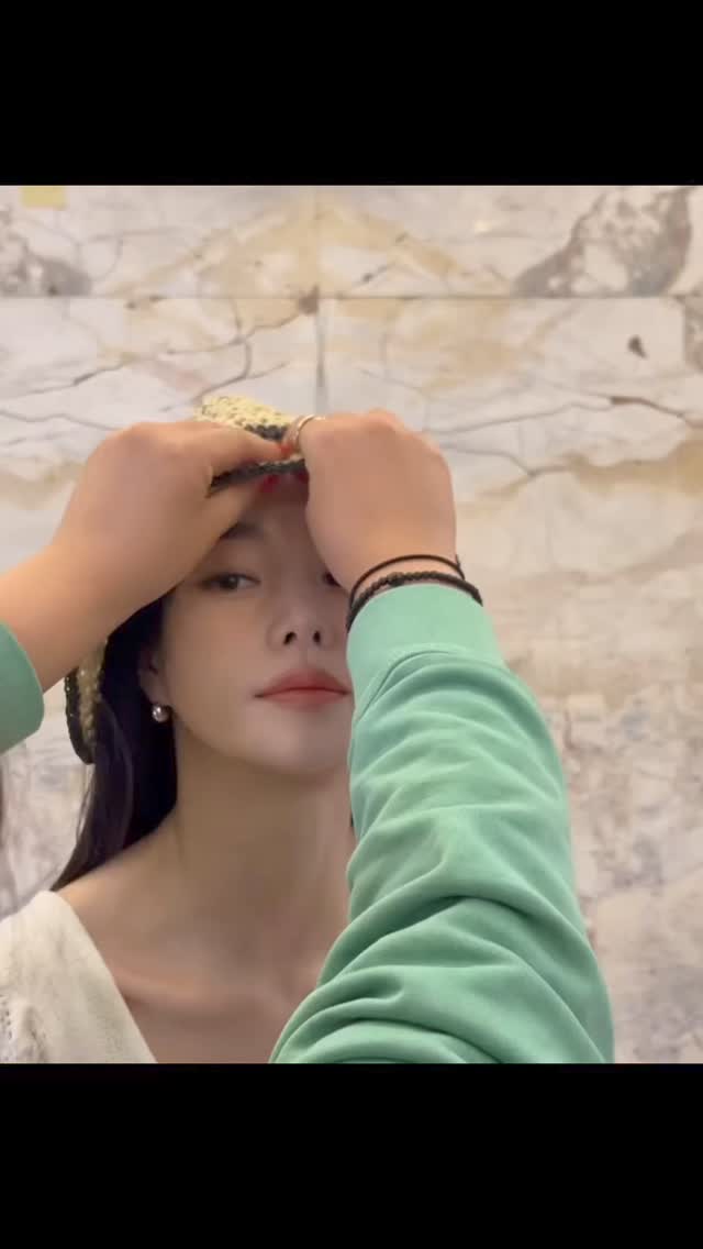 배우 임지연 실물 체감짤🤍
방부제 미모✨크로셰 햇에 아이보이 니트로 청순 봄코디🌱 이미지