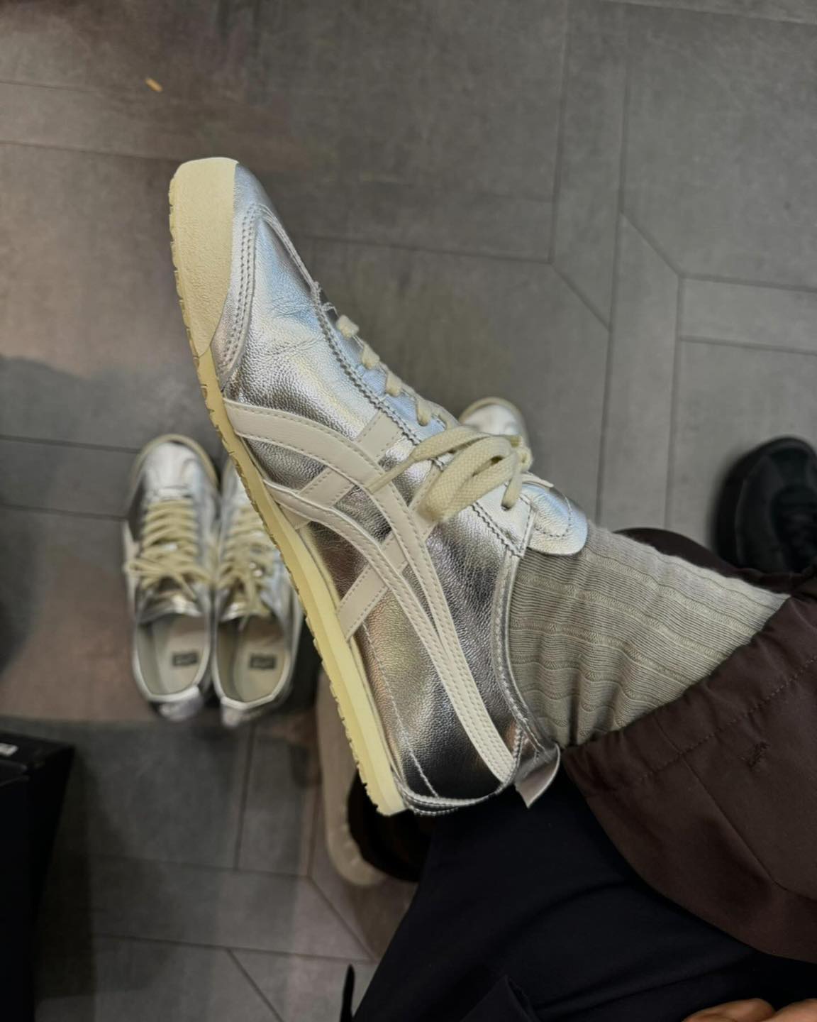 색감 맛집👟✨@오니츠카타이거
지금부터 여름까지 신기 좋은 오니츠카 운동화 모음✔️ @참고해

1. 멕시코 66 슬립온 버치 미드나잇

2. 멕시코 66 화이트 실버

3. 스크로우 블랙 화이트

4. 멕시코 66 가든 그린

5. 멕시코 66 베이지 그라스 그린

6. 멕시코 66 크림 벨벳 파인

7. 멕시코 66 옐로우 블랙

8. 멕시코 66 화이트 블루 이미지2