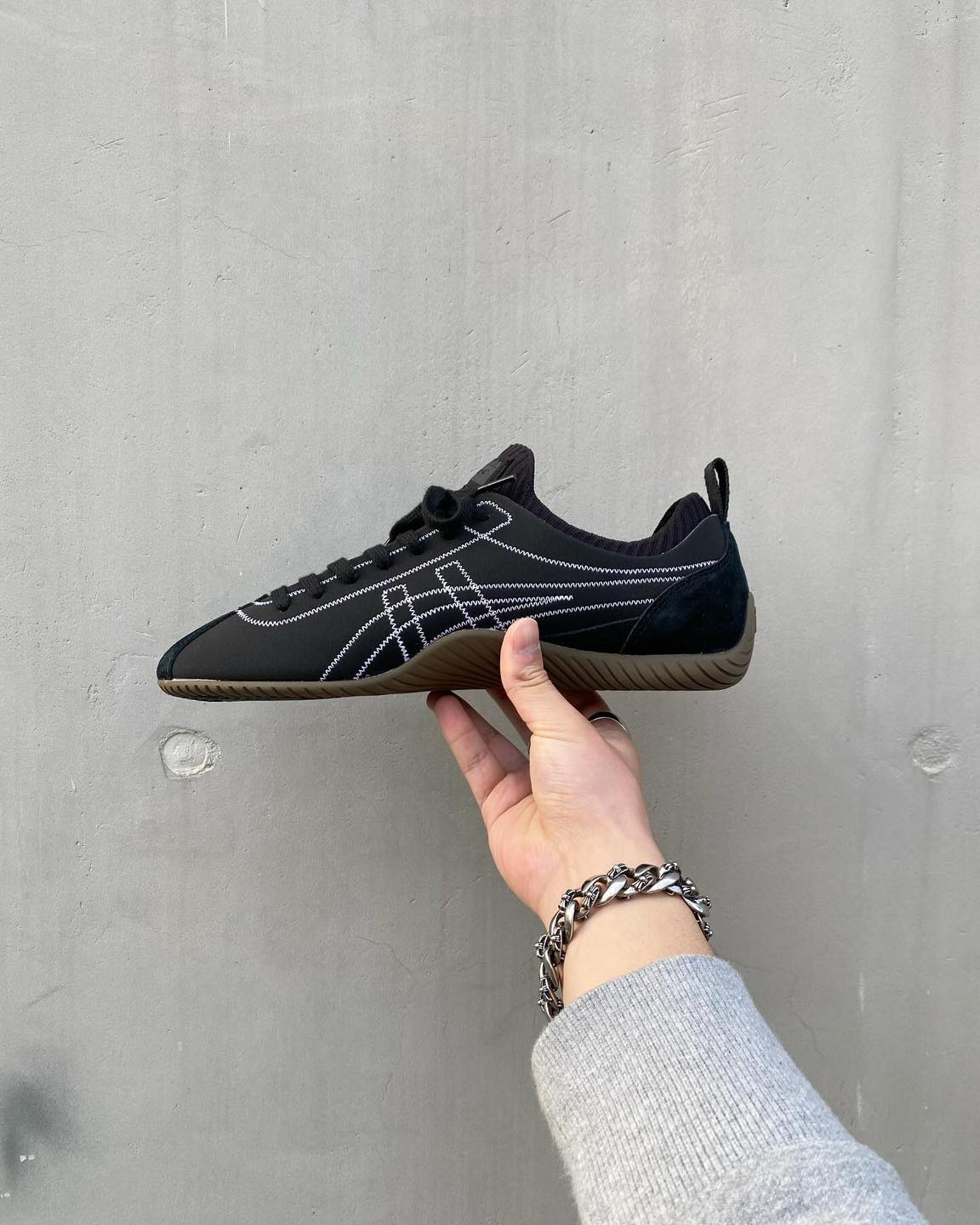 색감 맛집👟✨@오니츠카타이거
지금부터 여름까지 신기 좋은 오니츠카 운동화 모음✔️ @참고해

1. 멕시코 66 슬립온 버치 미드나잇

2. 멕시코 66 화이트 실버

3. 스크로우 블랙 화이트

4. 멕시코 66 가든 그린

5. 멕시코 66 베이지 그라스 그린

6. 멕시코 66 크림 벨벳 파인

7. 멕시코 66 옐로우 블랙

8. 멕시코 66 화이트 블루 이미지3