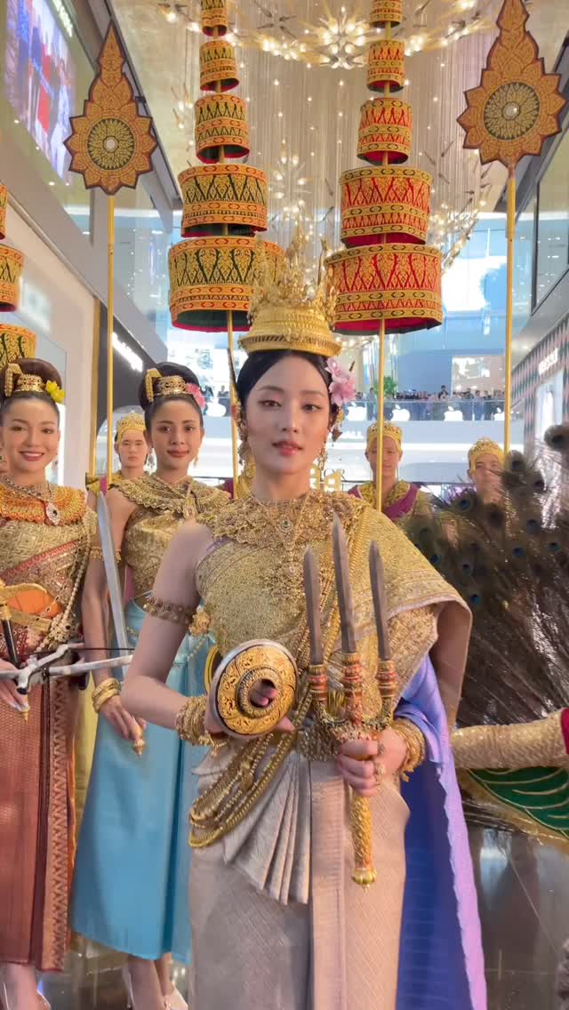 태국 전통의상 입은 민니🇹🇭✨⁠
태국의 최대 축제 송크란 참석한 민니 공주👑 화려하고 예뻐💛⁠ 이미지