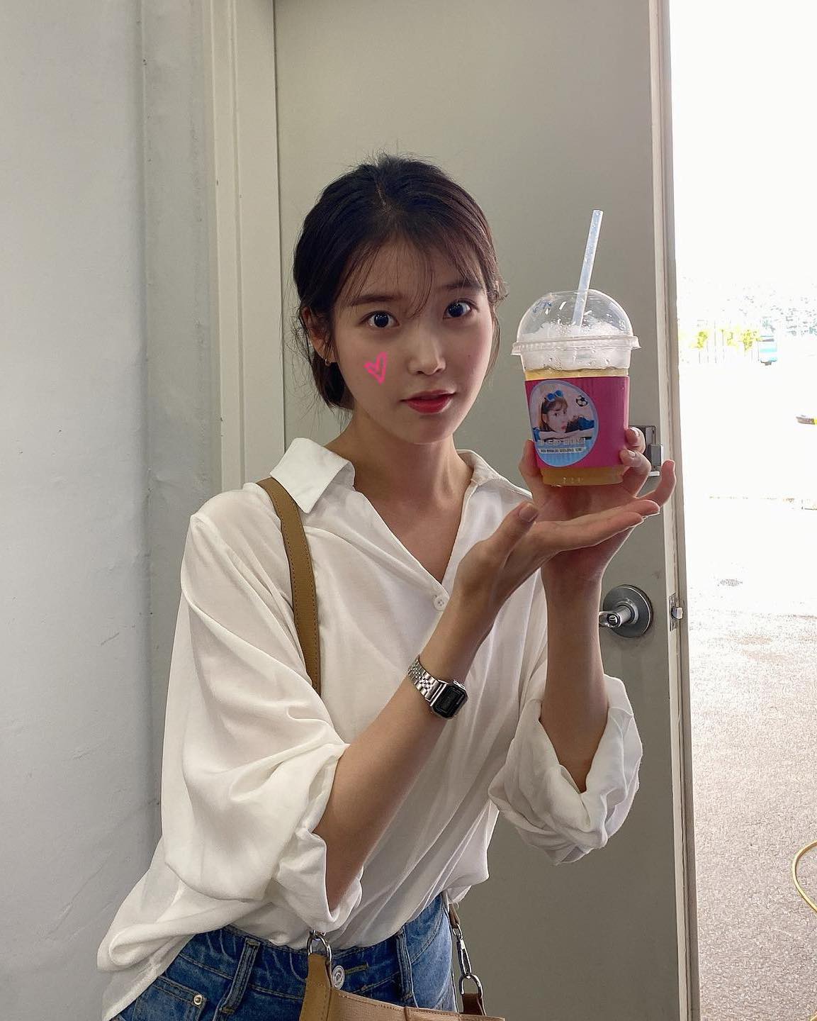 봄에는 역시 흰셔츠+데님🤍💙 이미지