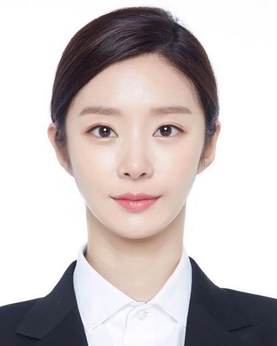 셀럽들의 굴욕 없는 증명사진📸🖤
헤어스타일링부터 메이크업까지@참고해✅ 이미지2