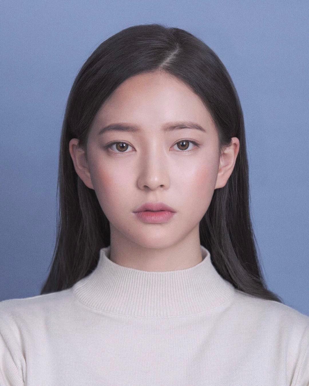 셀럽들의 굴욕 없는 증명사진📸🖤
헤어스타일링부터 메이크업까지@참고해✅ 이미지3