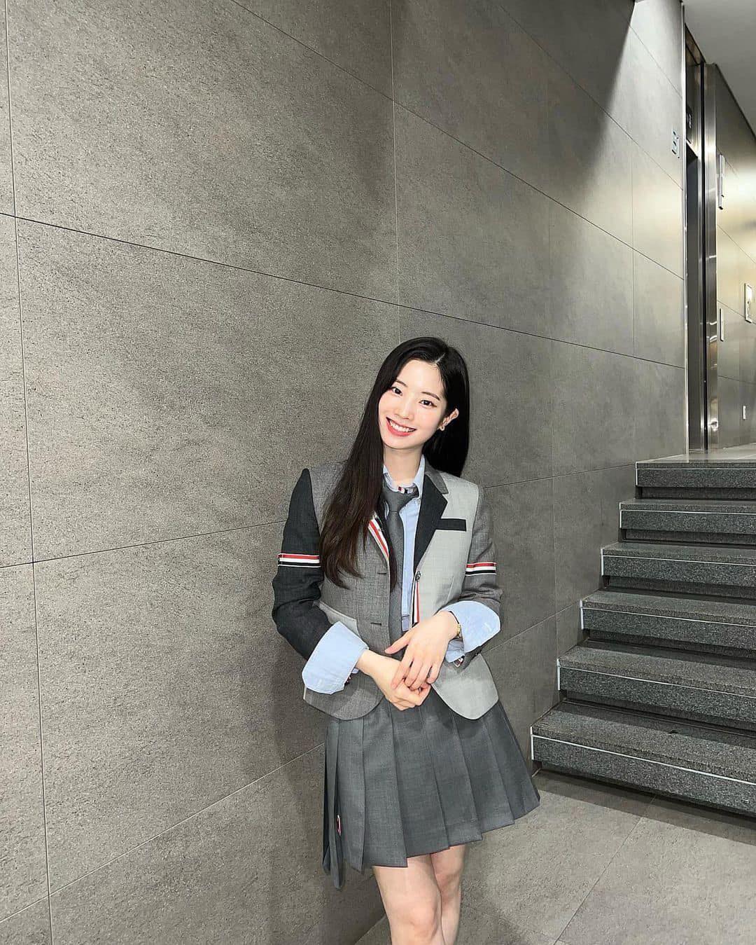 톰브라운 플리츠로 프레피무드🩶 이미지6